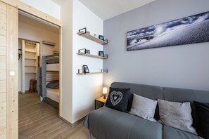 Iron/ironing board, free WiFi