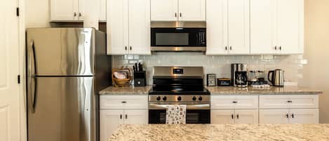 雪櫃、微波爐、焗爐、爐具