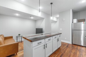 Interior - Charming 1-bedroom apartment in brilliant Chattanooga with AC, WiFi (Chattanooga)