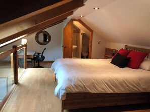 3 عدّة غرف نوم ومكواة/لوح كي وواي فاي وملاءات أسرّة