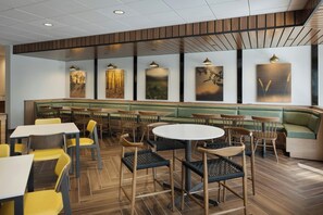 Free daily buffet breakfast  - Fairfield by Marriott Inn & Suites Oxford (Oxford)