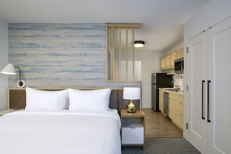 Studio Suite, 1 King Bed with Sofa bed | Desk, blackout drapes, iron/ironing board, travel crib