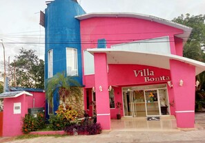 Fachada de la propiedad