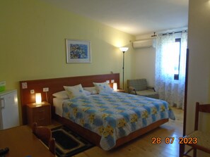 Signature Double Room | Desk, iron/ironing board, free WiFi, bed sheets - ROOMS MATEA PULA (Vodnjan)