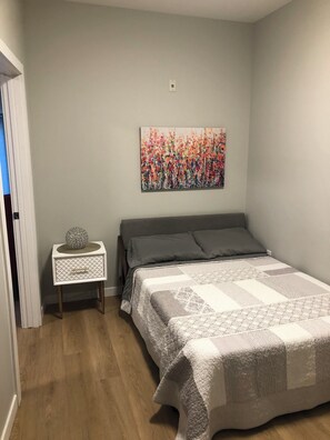 1 habitación, wifi y ropa de cama