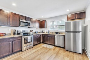 Microwave, oven, stovetop, dishwasher - Charming 2BR Walkable to Swamp Rabbit Trail (Greenville)