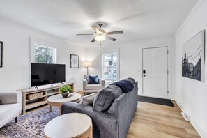 Smart TV - Charming 2BR Walkable to Swamp Rabbit Trail (Greenville)