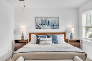 2 bedrooms, iron/ironing board, WiFi, bed sheets - Charming 2BR Walkable to Swamp Rabbit Trail (Greenville)