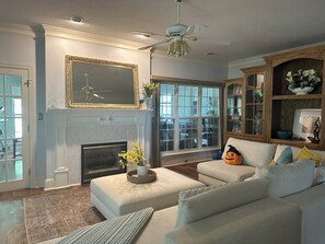 Smart TV, libri, stampante