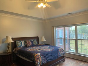 4 camere, una cassaforte in camera, una scrivania, ferro/asse da stiro