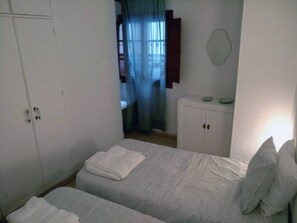 1 bedroom, iron/ironing board, WiFi, bed sheets - Arenal Centro - Apartment (Sevilla)