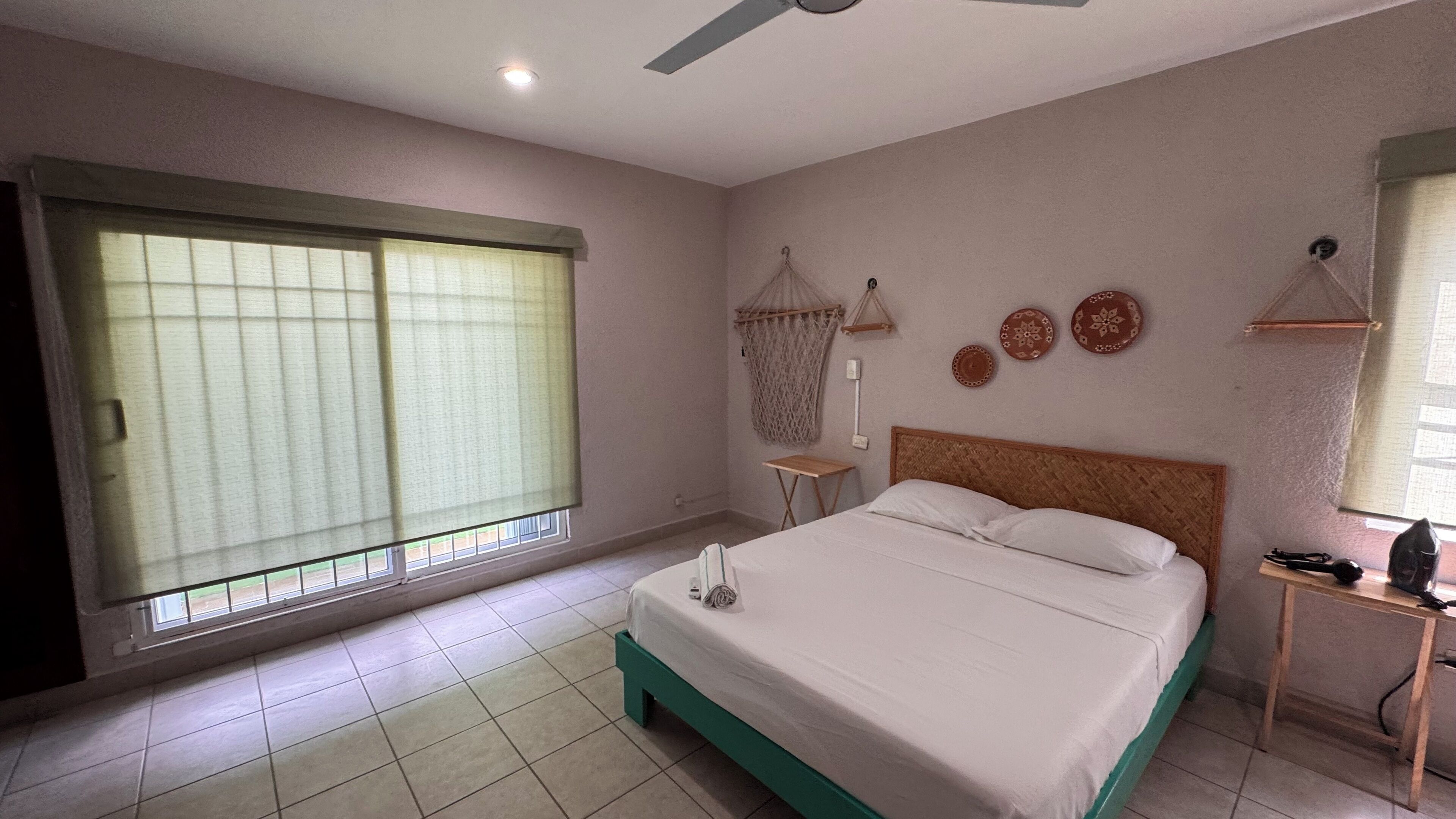 7 bedrooms, WiFi, bed sheets