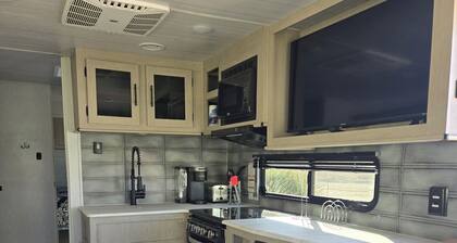 Welcome Clarabelle @ Cain's Ranch. Cozy RV in Lovely Dolan Springs, AZ