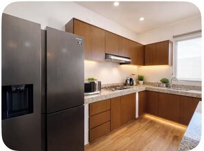 Fridge, microwave, stovetop, coffee/tea maker
