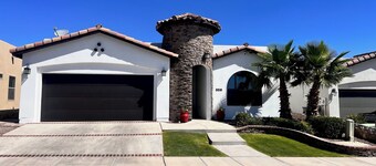 Santa Teresa with AC Spacious 4-bedroom house in lovely Grace Gardens, WiFi