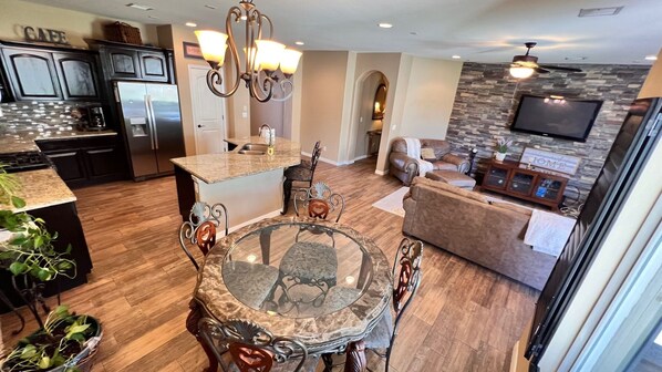 Smart-tv en een open haard