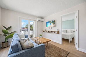 Appartamento Standard | Area soggiorno | Smart TV