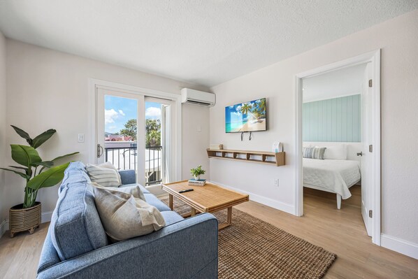 Living area - The Drift (Cocoa Beach)