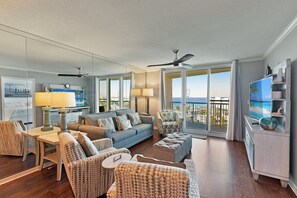 Living area - NEW! Terrace at Pelican Beach 1406 (Destin)