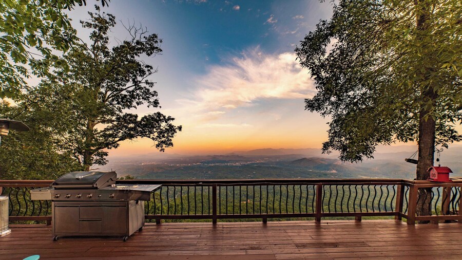 Panorama by Avantstay Unparalleled Views, Deck w/ Hottub, Game Room Pool Table