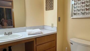 Hårføner, håndklær, såpe og toalettpapir