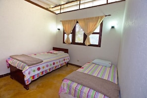 3 bedrooms, iron/ironing board, WiFi, bed sheets - CASA VILLA ANACAHUITA ideal to be in contact with nature. (Limonal, Jarabacoa)