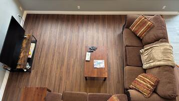 Télévision, cheminée