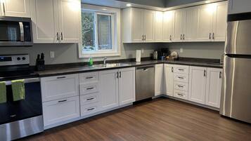 Micro-ondes, four, plaque de cuisson, lave-vaisselle