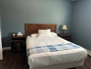 4 makuuhuonetta, silitysrauta/-lauta, vauvan matkasänky, Wi-Fi