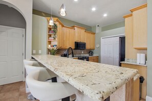 Private kitchen - Scenic 3-bedroom house in lovely Apopka with AC, WiFi and beautiful natural view (Apopka)