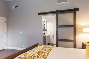 4 slaapkamers, een strijkplank/strijkijzer, wifi, beddengoed