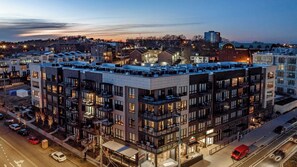 Interior - Prime Walkable Midtown Location, Pool, Gym Outlaw's Den by Avantstay (Nashville)