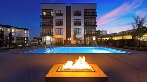 Interior - Prime Walkable Midtown Location, Pool, Gym Outlaw's Den by Avantstay (Nashville)