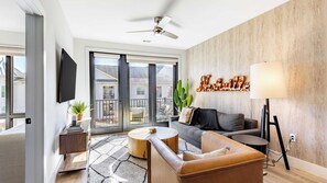 Interior - Prime Walkable Midtown Location, Pool, Gym Outlaw's Den by Avantstay (Nashville)