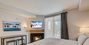 1 bedroom, desk, travel cot, WiFi - 001BC  1bd/2ba Condo @ Base of Mtn King Suite w/walkout deck, pool & hot tub SKI (Park City)