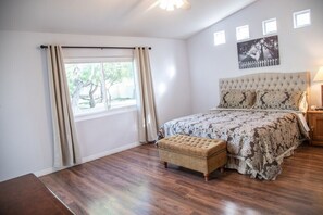 5 bedrooms, desk, iron/ironing board, free WiFi