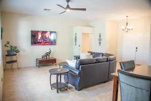 Smart TV, fireplace
