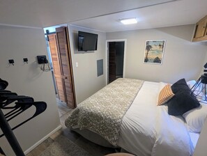 1 bedroom, in-room safe, desk, free WiFi - Charming Vintage Beach Trailer Outside Sanibel Island LOCATION LOCATION LOCATION (Fort Myers)