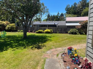 Property grounds - The Libby Inn (Coos Bay)
