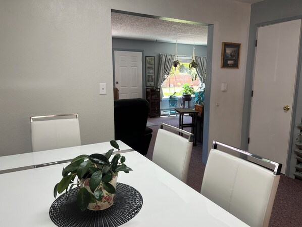 Dining - The Libby Inn (Coos Bay)