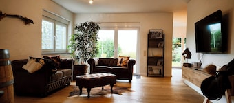Wild Western Apartment- TLA 110 m2 in a quiet location by the river