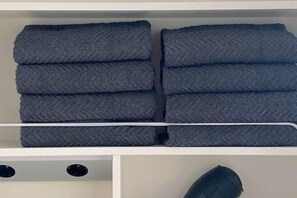 Miscellaneous - Jeju (Shinjeju) House (Jeju)