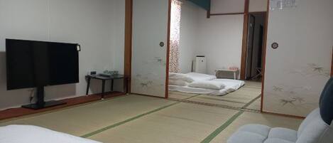 تجهيزات عازلة للصوت