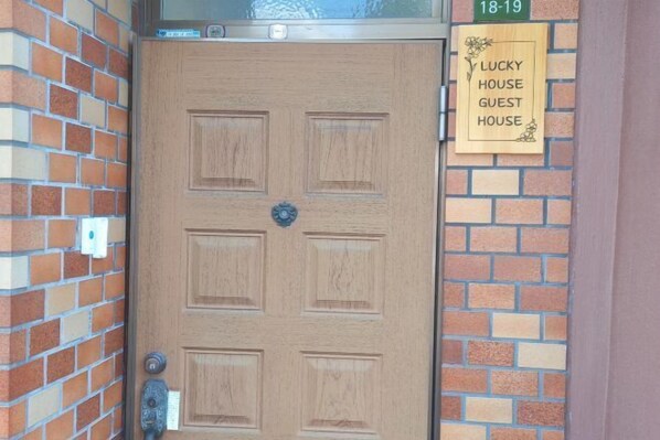 Exterior - Lucky House Guest House (Osaka)