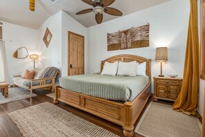 1 Schlafzimmer, Schreibtisch, B�ügeleisen/Bügelbrett, Reisekinderbett