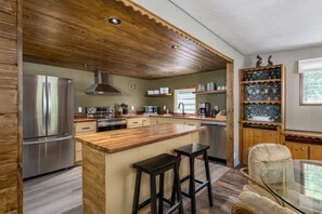 雪櫃、微波爐、焗爐、爐具