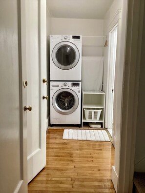 Interior - Family friendly duplex near Yale w/ King bed (New Haven)