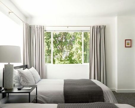 Standard Double Room. Snob Hollow Inn