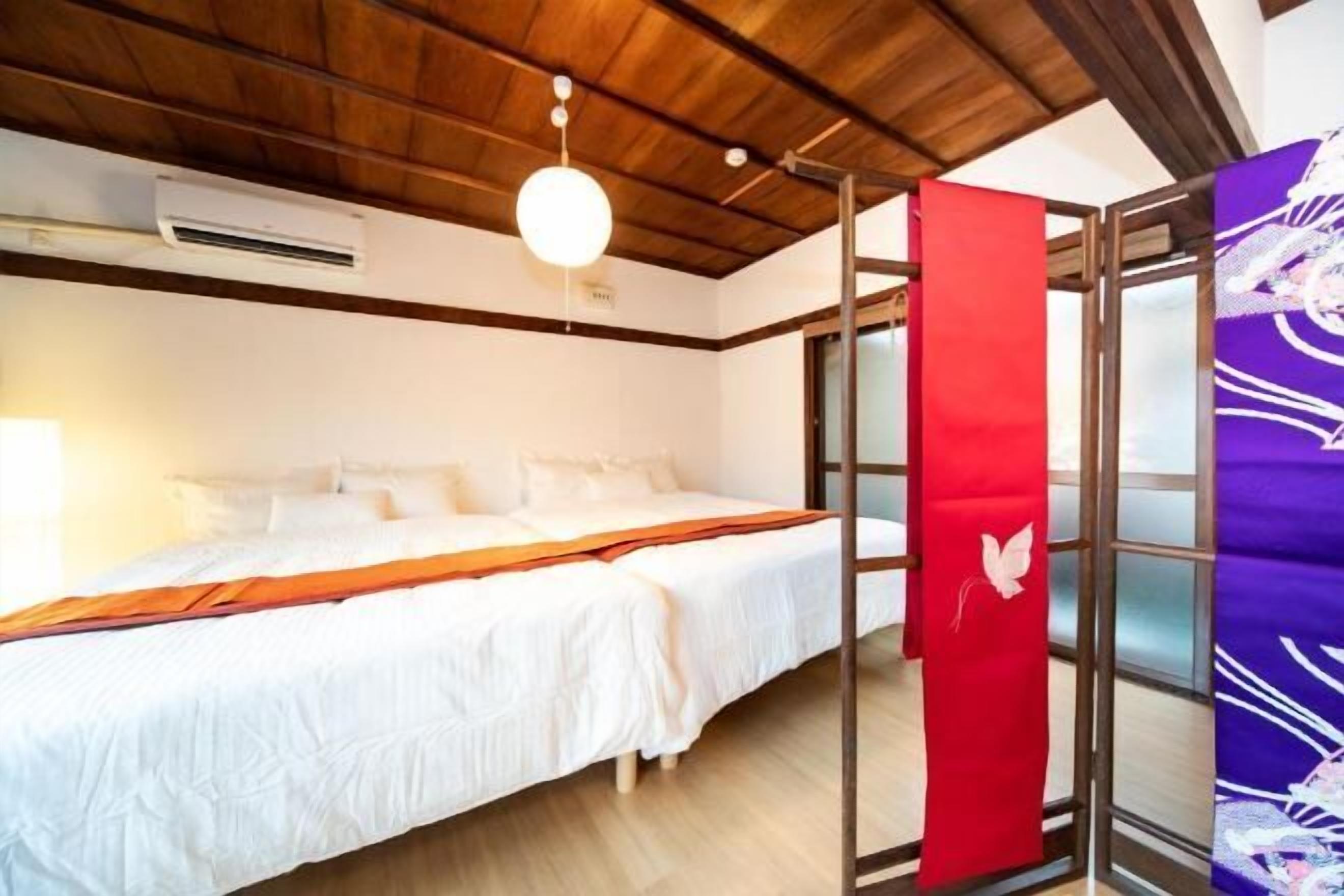 Cots/infant beds