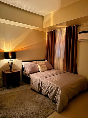 1 habitación, escritorio, tabla de planchar con plancha y wifi